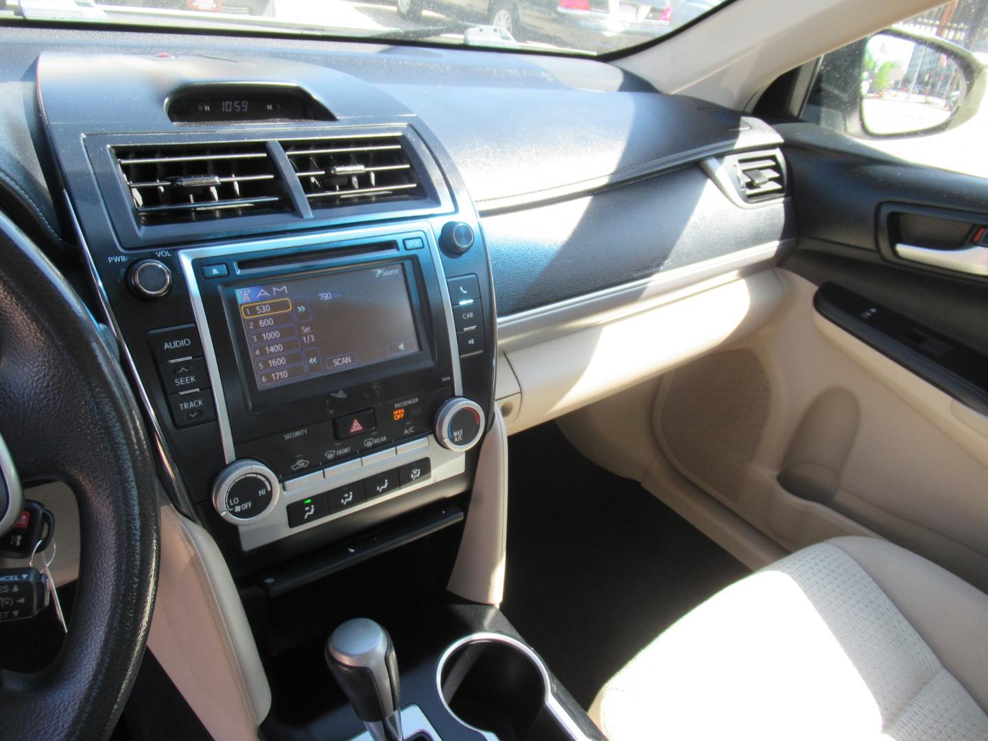 2014 /Tan Toyota Camry L (4T4BF1FK2ER) with an 2.5L L4 DOHC 16V engine, Automatic transmission, located at 1511 North Shepherd Dr., Houston, TX, 77008, (281) 657-1221, 29.798361, -95.412560 - 2014 TOYOTA CAMRY LE VIN: 4T4BF1FK2ER364962 4 T 4 B F 1 F K 2 E R 3 6 4 9 6 2 SEDAN 4 DR 2.5L I4 F DOHC 16V GASOLINE FRONT WHEEL DRIVE - Photo#4